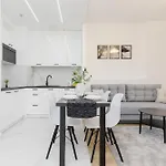 Cozy Wola Kasprzaka By Renters 4* ワルシャワ