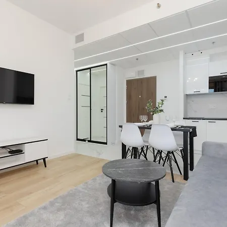 Cozy Wola Kasprzaka By Renters 4*