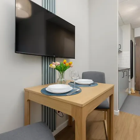 Cozy Wola Kasprzaka By Renters 4*