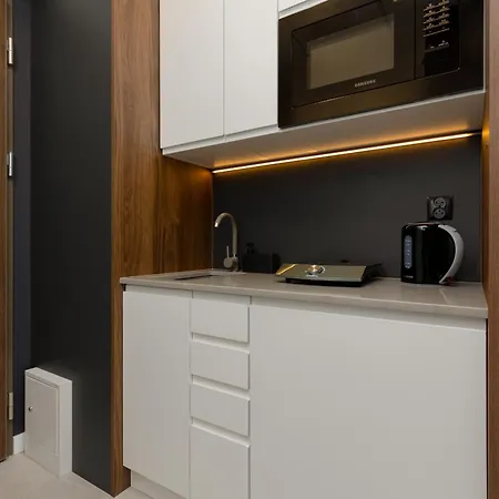 Cozy Wola Kasprzaka By Renters 4*