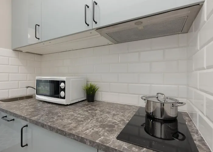 Cozy Wola Kasprzaka By Renters 4*